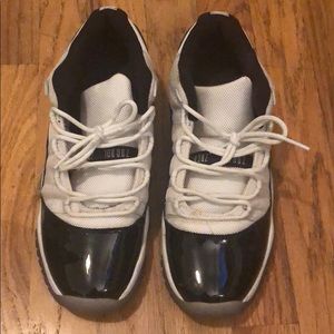 Jordan’s in white and black